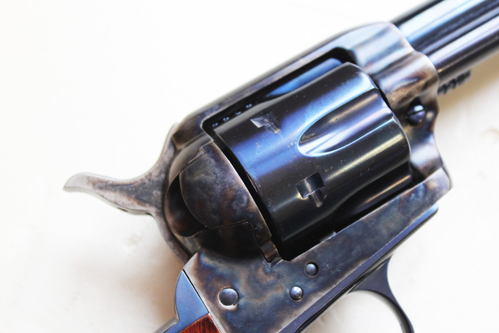Revolver Uberti 1873 CATTLEMAN Bleu - DESTOCK - Barillet avec marques, cliquer pour agrandir
