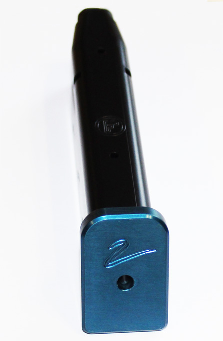 Talon chargeur CZ Shadow 1 et 2 pour chargeur MecGar +2 d'origine avec magwell monté en bleu - Cliquer pour agrandir