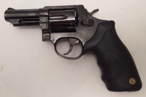                                 Revolver     TAURUS Modele 82 (arme occasion, état correct)