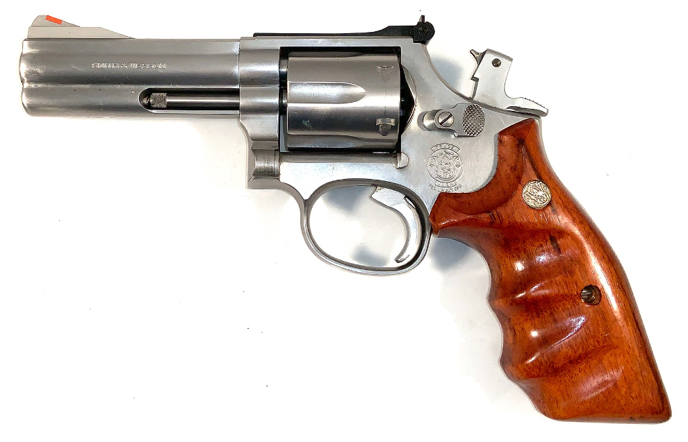 Revolver Smith et Wesson 686 (arme occasion) - Cliquer pour agrandir